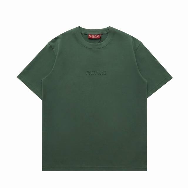 顶级复刻版本]品名: Gucci 古驰 新款刺绣Logo微标休闲短袖T恤 颜色：黑色 白色 墨绿 尺码：S-Xl 面料: 高密度定制珠地棉双纱面料重磅 砖柜同步