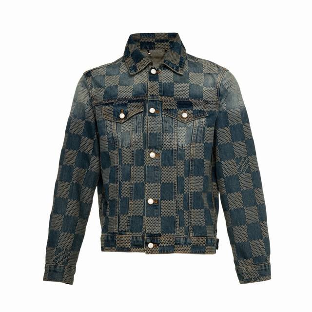 白底图！ 供 复刻版本 Louis Vuitton 路易威登 Lv 棋盘格怀旧牛仔外套 这款经典牛仔夹克以标志性的3D Damier为特色，其纹理提花和“Mar