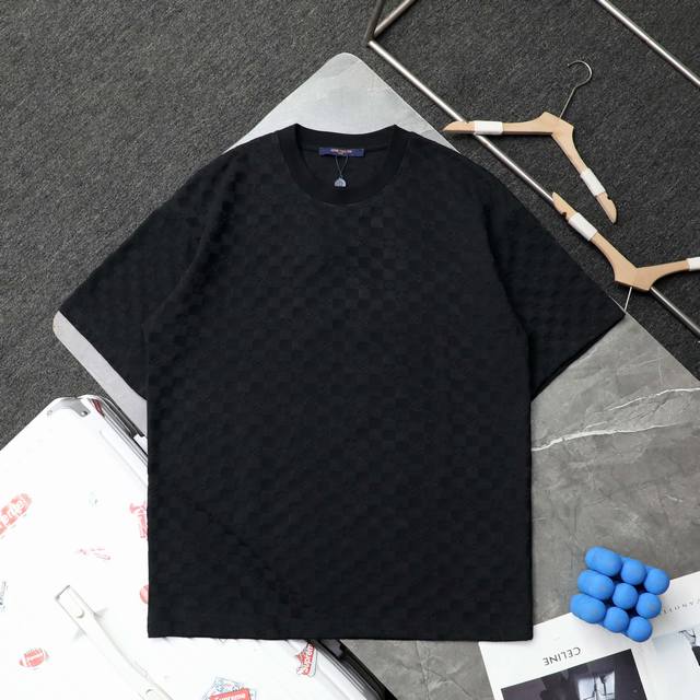 上新 顶级复刻 高端定制 Louis Vuitton 路易威登 新款经典满身毛巾提花冰感休闲短袖T恤 款号: 5 颜色: 黑色 白色 购入原版开模打造，全套定制