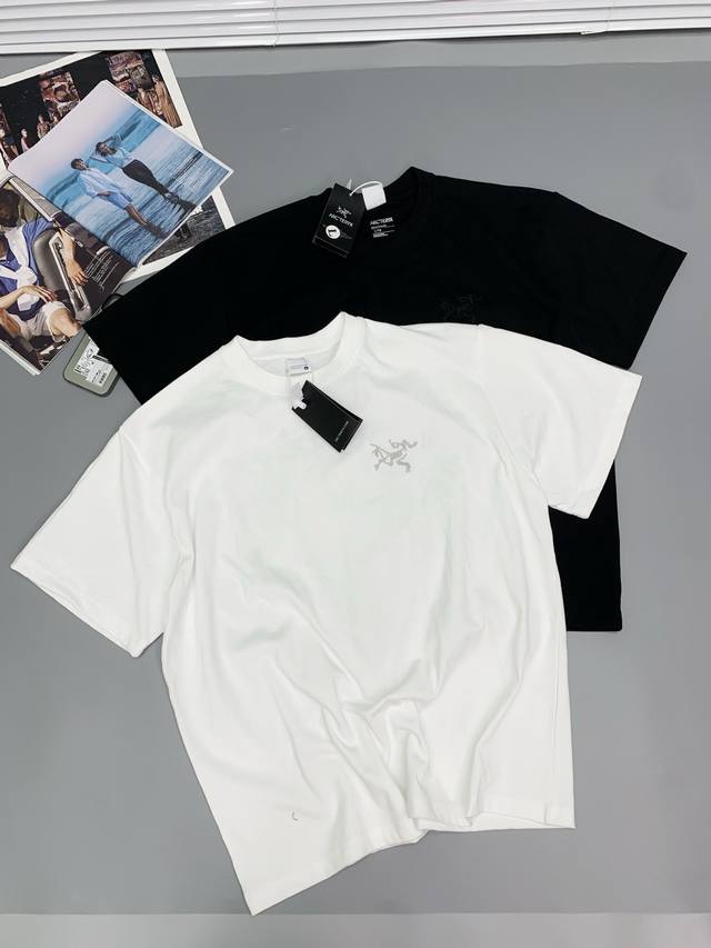 Arc‘Teryx 始祖鸟专柜经典款胸口刺绣Logo短袖T恤 采用日本百灵达万针刺绣 刺绣不连线 这T恤我爱它一万年啊啊！！300G重磅纯棉！！ 好绝啊啊！！质