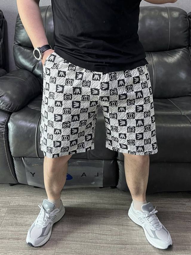 专柜新品短裤！ 人气爆款！Armani 阿玛尼&古驰 Gucci联名款新品水墨提花泡泡纱短裤！恒隆在售千元级，款号：1018 阿玛尼&古驰家今年最新研发泡泡纱梭