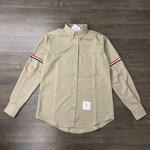 Thom Browne 汤姆布朗 Tb 经典袖标织带卡其色牛津纺情侣休闲长袖衬衫-顶级原单版本 Color：卡其色 Size：1 2 3 4 Number：25
