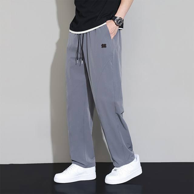 上新 可隆 Kolonsport运动跑步训练冰丝长裤；此款跑裤质量非常好、版型超正、上身超有型！不起球更不会缩水，更有型，安全口袋配备有安全拉链裤子的版型非常无