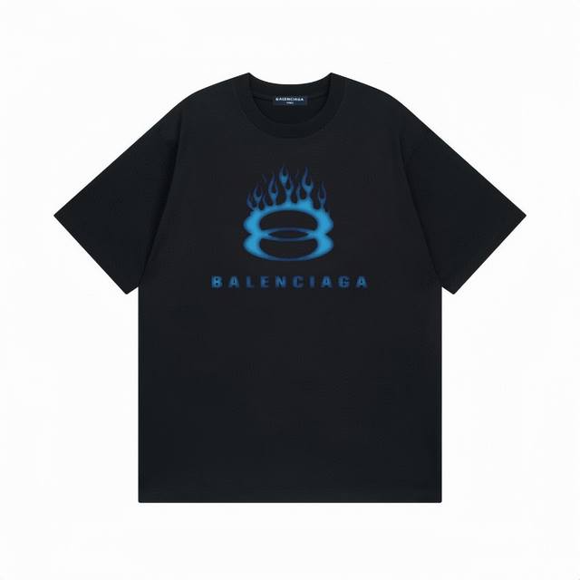 巴黎世家Balenciaga锁扣蓝色火焰印花短袖百搭T恤短袖情侣款 面料：重磅双纱300G纯棉新疆长绒棉越洗越有质感穿上去不松垮不起球不掉色。 克重：绝对用料实