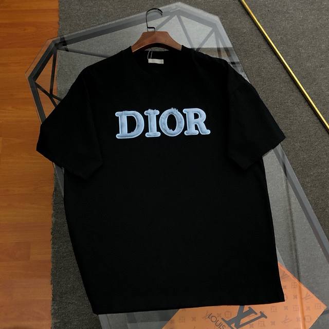 Dior 迪奥 2025春夏新款刺绣Logo圆领短袖Ｔ桖 原版面料高版本高品质 网红明星同款 定制定染简约基础款，简单大气，精致时尚，纯棉面料，面料柔软舒适 手