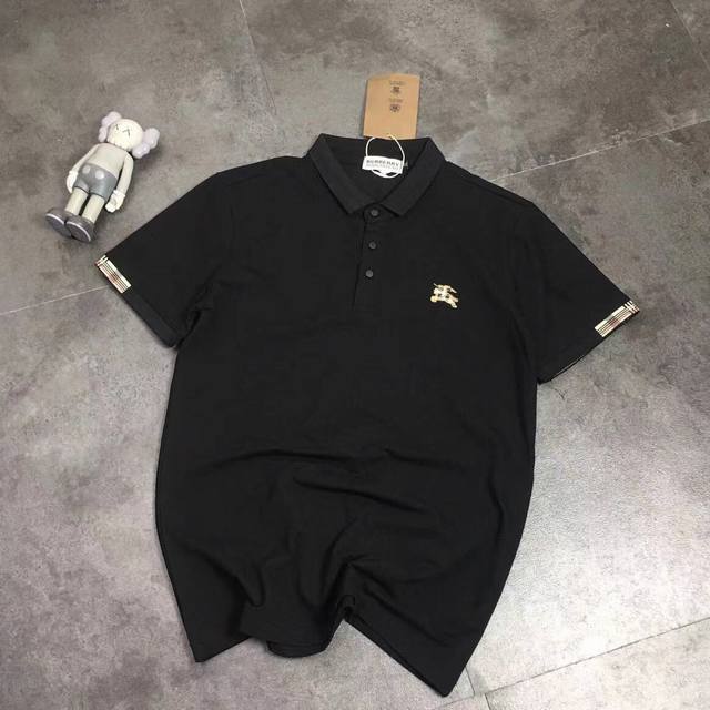 最新版本Burberry 巴宝莉新款胸前战马格Logo压花男士商务休闲翻领polo衫T恤 原版面料上身亲肤舒适.高版本高品质 网红明星同款 采用跟原版面料 胸前
