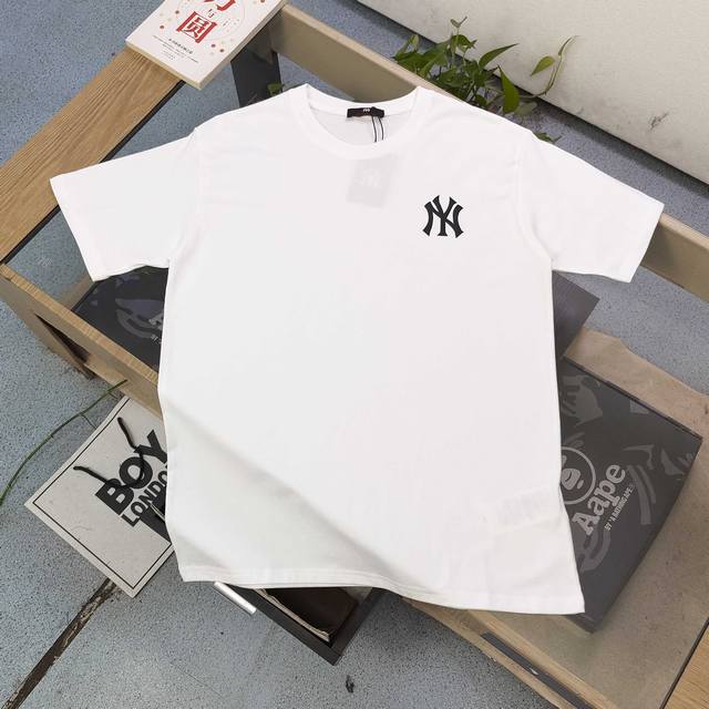 2025新款Mlb洋基队Ny后背彩绘字母图案Logo印花休闲情侣短袖T恤，轻奢高级，上身效果，绝绝子，采用250克纯棉面料，全套定制辅料，印花采用胶浆印花，无性