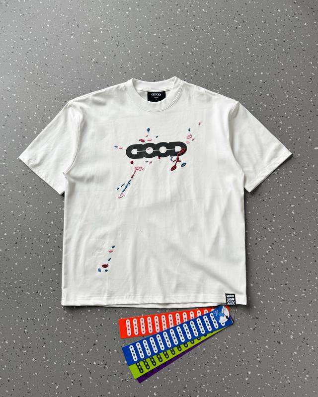 Goodbrand 泼墨字母Logo印花彩色绣花圆领宽松短袖 男女同款 官网同步 面料采用290G双纱纯棉重磅面料 上身舒适 整体有型 垂感到位 领口螺纹加厚