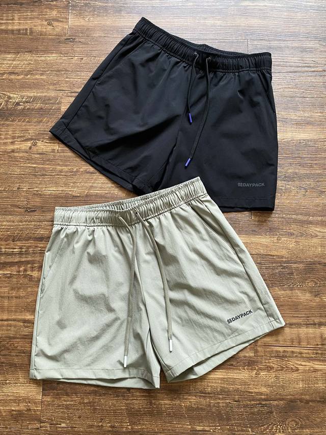 上新 Kolon Sport可隆户外休闲女子Daypack系列露营徒步运动夏季短裤！！ 全松紧带结合抽绳设计的腰头，调节方便。 面料：锦纶87% 氨纶13% 袋