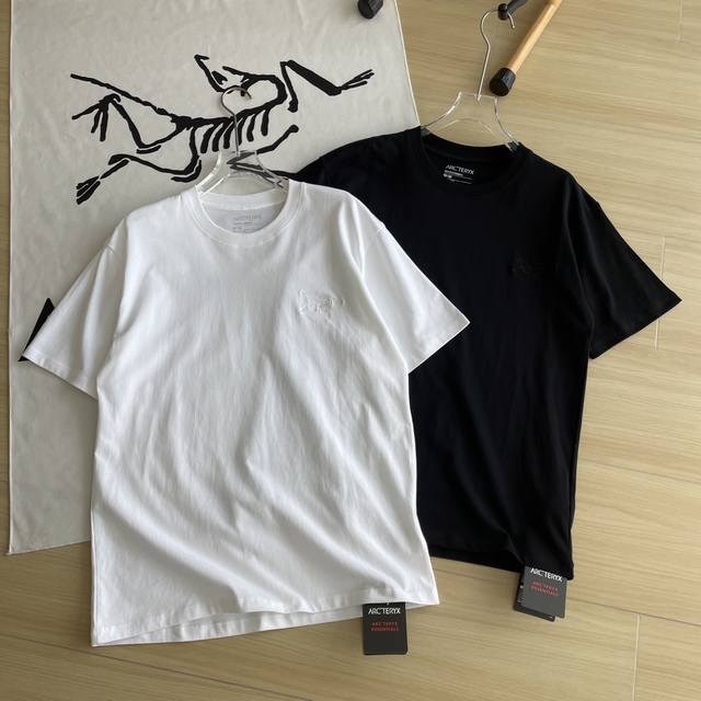 主图+细节 同色线绣Arc'teryx 始祖鸟夏季新品两色经典胸口徽标小刺绣本色Logo圆领情侣短袖T恤 采用官网一比一230G 双纱纯棉面料 真正的爽滑棉 透
