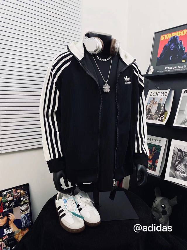 上新 Adidas阿迪达斯三叶草拼接复古连帽夹克男女同款 搭配情侣更赞哦 高级穿搭 高品质官网发售款｜超级推荐｜超人气单品Ins小红书热门爆款 高密度刺绣 超级