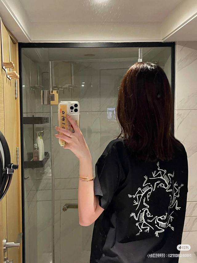 高品质 品名：始祖鸟 Arc'teryx 24Ss 万花筒印花新款宽松男女同款圆领纯棉短袖T恤 版型；宽松版 面料：330G全棉精梳棉 颜色： 黑色-白色 尺码