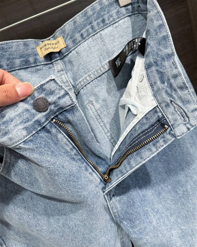 款号-Mx008 细节图 Burberry X Supreme 24Ss 巴宝莉联名战马刺绣牛仔裤 原版采购开发版型工艺制作高版本 采用水洗牛仔面料 经过特殊的