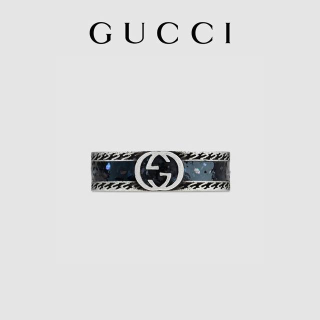 Gucci G家互扣式双G闪金黑色珐琅戒指 千呼万唤使出来，全新互扣式双G黑色珐琅手镯，闪耀暖暖光芒，复古做旧，珐琅烤漆，精工细作，品牌经典互扣式双G标志，搭配