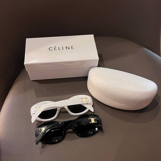 Celine思琳凯旋门墨镜 镜腿的凯旋门Logo复古又时髦 框型比较经典百搭不挑脸型，吹爆这个墨镜，真的太百搭太好看了，适合所有的脸型而且上脸非常显脸小带上瞬间