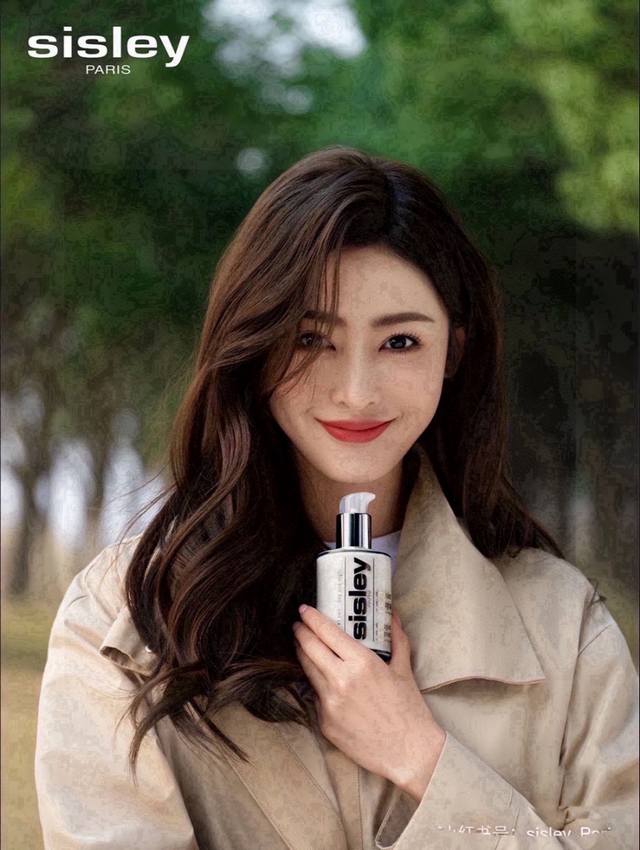 希思黎全能乳125Ml Sisley 希思黎 全能乳 维稳大师就是它！ 全世界排名第1的万能乳液！主要作用就是保湿、修复、紧致收毛孔，防老化，抗污染，均匀肤色镇