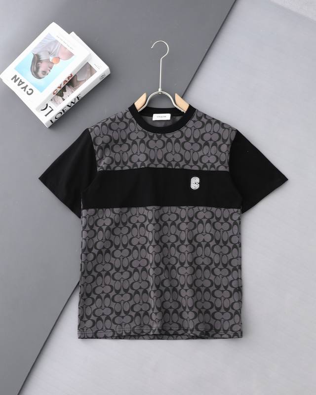 高品质 Coach 蔻驰满印拼接刺绣小标新款T桖， 25Ss春夏新品，全身上下满印C蔻家标识，胸前刺绣简单小标，采用环保染料，无甲醛，对身体无危害， 采用32支