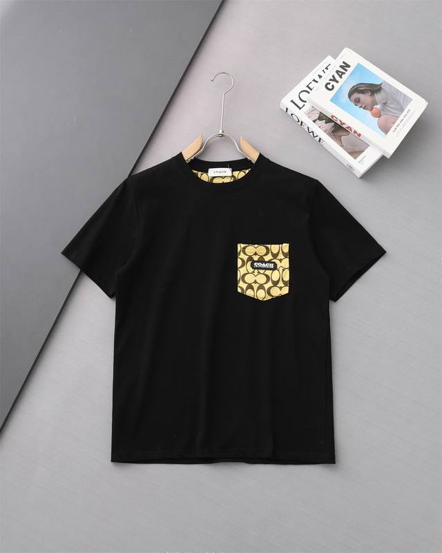 高品质 Coach 蔻驰拼接口袋款Loog新款T桖， 25Ss春夏新品，C蔻家标识醒目Loog拼接，采用环保染料，无甲醛，对身体无危害， 采用32支260克双纱