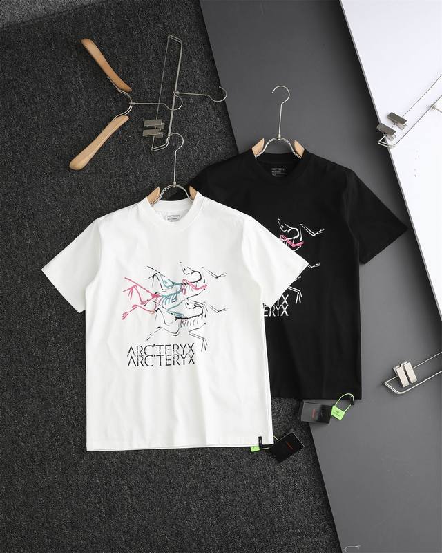顶级复刻 Arc'teryx 始祖鸟夏季新款三只鸟彩色印花短袖T恤 官网同步 男女同款 小红书热门爆款 各大网红博主纷纷上身 强烈推荐 面料：32S双纱300克
