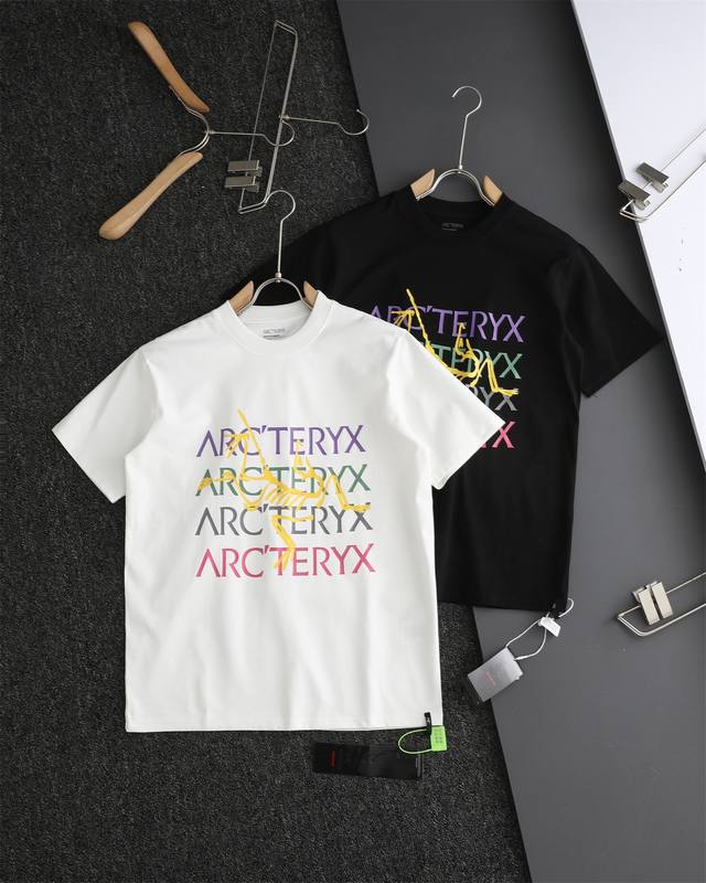 顶级复刻 Arc'teryx 始祖鸟夏季新款七彩Logo印花短袖T恤 官网同步 男女同款 小红书热门爆款 各大网红博主纷纷上身 强烈推荐 面料：32S双纱300