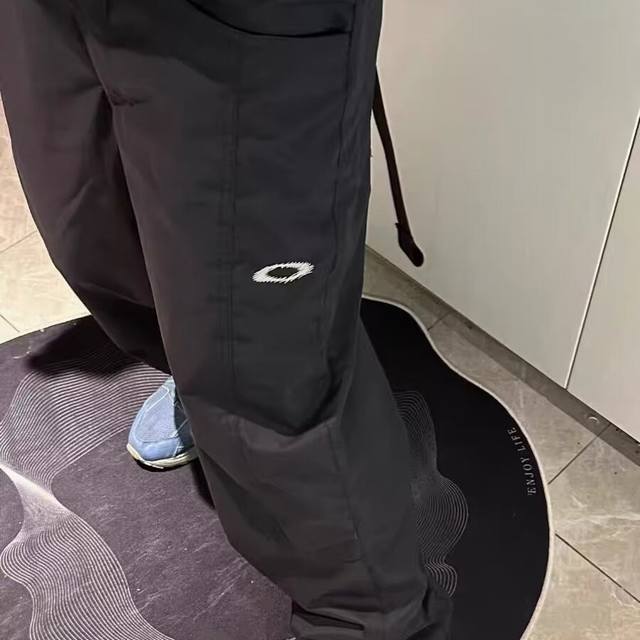 Oakley欧克利 户外机能刺绣款战术裤休闲运动长裤情侣款 Color: 黑色 Size: M-Xl M 腰围80 臀围106 裤长102 Cm L 腰围84