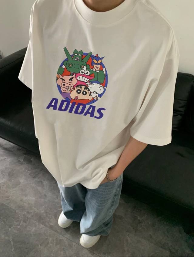 Adidas阿迪达斯 蜡笔小新特写镜头纯棉直筒T恤卡通印花短袖情侣款 Color: 白色 Size: M-Xl M 肩宽50 胸围112 衣长 Cm L 肩宽5