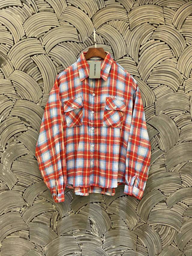 Balenciaga巴黎世家 格纹刺绣高街磨毛衬衫情侣款 Color: 红色 Size: M-Xl M 肩宽48 胸围108 衣长66 Cm L 肩宽49 胸围