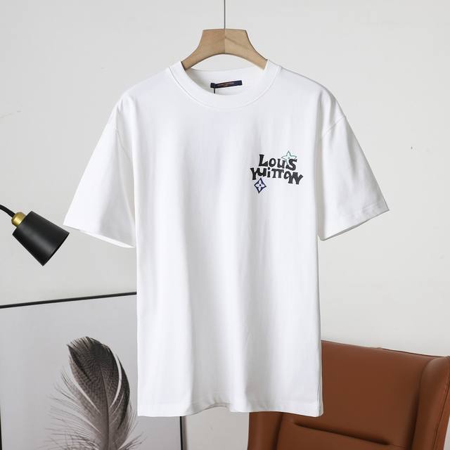 上新 顶级复刻版本 Lv路易威登 25Ss早春新款 数码直喷印花短袖 轻奢主义 男女日常通勤穿搭必备单品 正确版本 欢迎对比 详细特征 320克100% 纯棉双