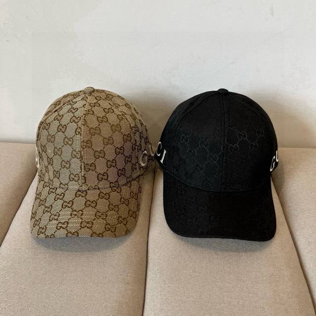 古奇棒球帽Gucci官网新品，棒球帽，原单品质火爆来袭 工艺非常精美 高档大气上档次！采用优质面料制作，质感上乘，佩戴舒适。帽身满印品牌标志性的Gucci图案，
