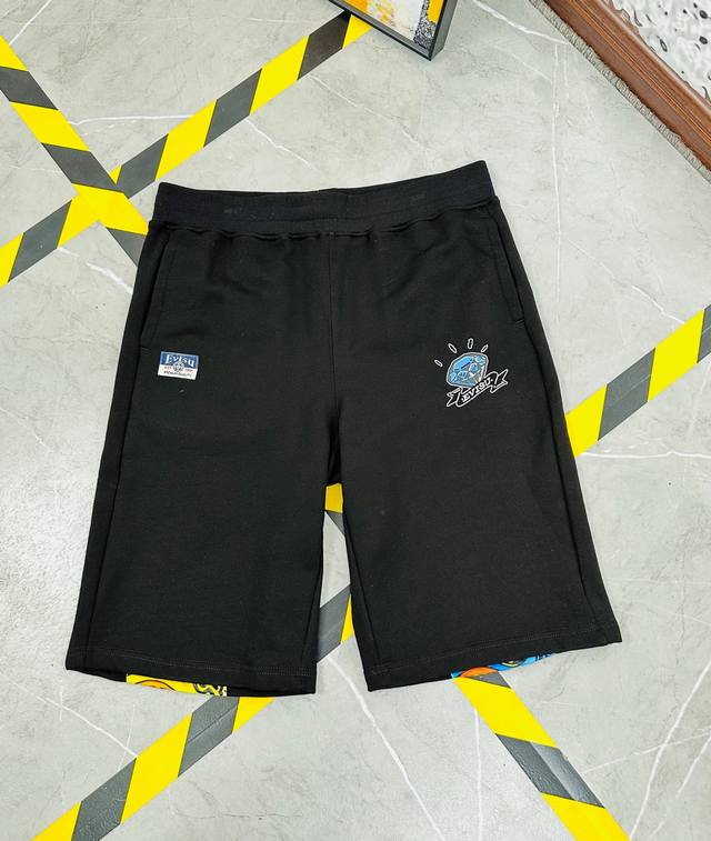 Evisu 福神 笔刷式大M短裤卫裤 男女同款， 大M印花极具个性，出门不怕撞衫。 纯棉毛圈厚实面料，上身效果宽松休闲， 笔刷式的大M印花极具个性，出门不怕撞衫