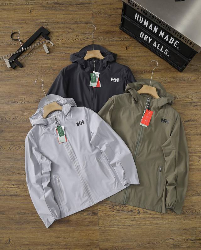 Helly Hansen -海丽汉森山系户外褶皱风格简约防泼水时尚夹克外套 男款防晒衣 工艺雕琢至上质感专业相伴砥砺前行 诠释探索真谛勾勒自信姿态进山赴野 抵达