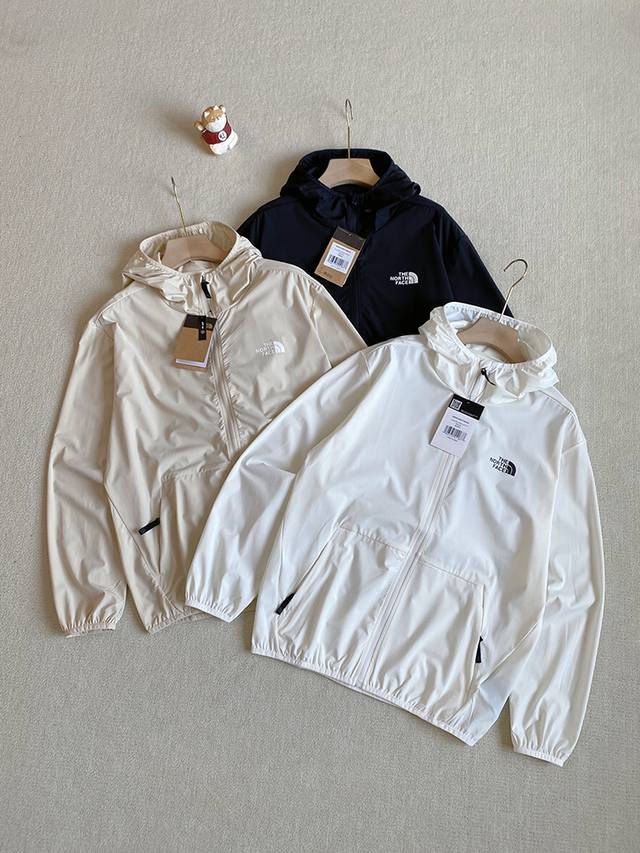 出口韩国订单，掌柜自留两件！Tnf 北面 防风 防水 防紫外线 Zephyr防晒衣男子皮肤衣。 采用客供Windwall科技面料，可以大幅度降低风雨天气带来的影