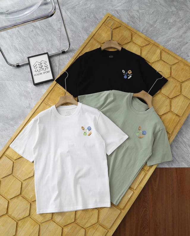 Kolon Sport可隆户外徒步登山中性宽松款圆领短袖T恤 Kolon Sport融合了潮流设计与功能灵感，在满足人们对功能性需求的同时，通过时尚大胆的设计和