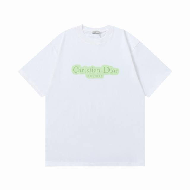 高品质25Ss迪奥印花短袖！胸前品牌字母Logo大牌感十足！高端大气完美演绎，经典圆领不挑人版型上身巨显瘦 面料采用230克纯棉面料，保证舒适性同时透气冰爽的同