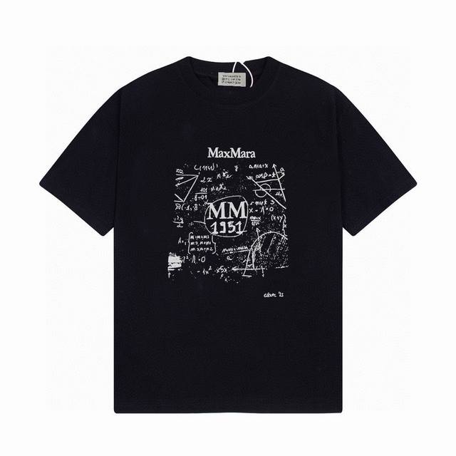 高品质25Ss马吉拉Logo印花短袖！胸前品牌字母Logo大牌感十足！高端大气完美演绎，经典圆领不挑人版型上身巨显瘦 面料采用230克纯棉面料，保证舒适性同时透