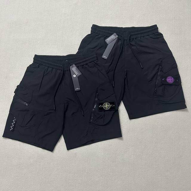 石头岛25Ss夏季工装短裤多功能口袋机能五分裤，经典百搭永不过时系列，绝佳夏季出行穿搭必备百搭单品 定制机能工装面料，具有抗皱 舒适 透气效果 面料手感十分顺滑