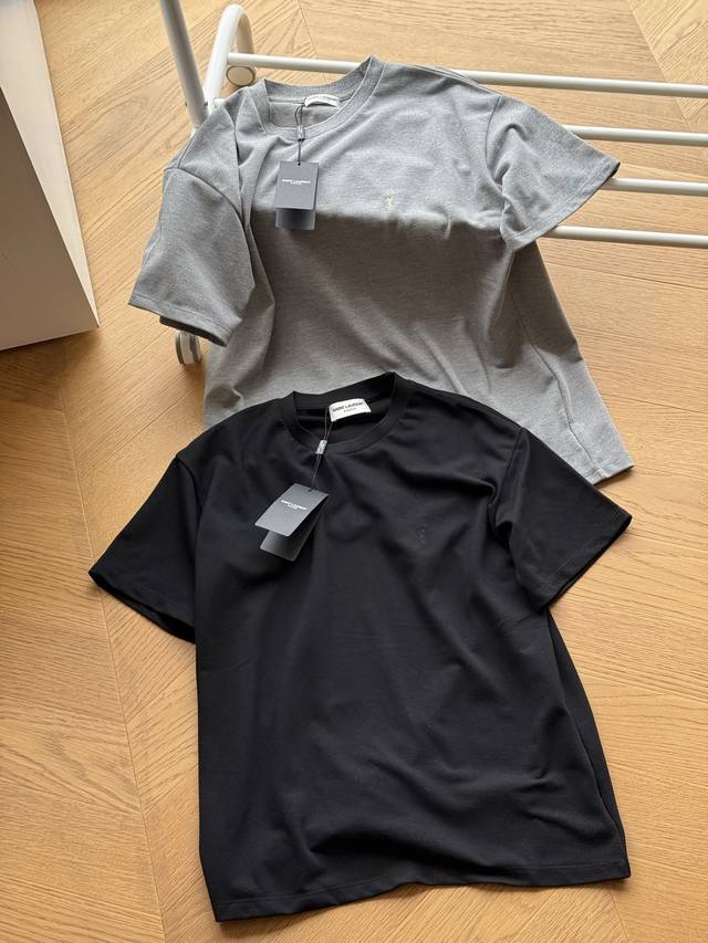 供 Saint Laurent paris 圣罗兰 刺绣Logo 珠地棉短袖Tee男女同款 黑色 灰色 S~Xl 原版26支240克珠地棉面料，纹理清晰，亲肤舒