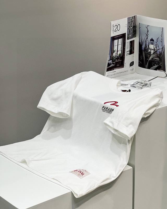 Evisu福神春季新款 佛头字母宽松情侣款短袖T恤 款号： C301 颜色: 黑色 白色 原厂面料采用40织双纱面料，260高克重，纯棉螺纹领口，上身超级好看