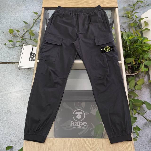 上新 款号：Bm4408 高版本 2025新款Stone Island石头岛经典大口袋罗盘徽章休闲情侣机能工装裤束脚长裤，专柜最新机能梭织面料，贴身透气，腰部松