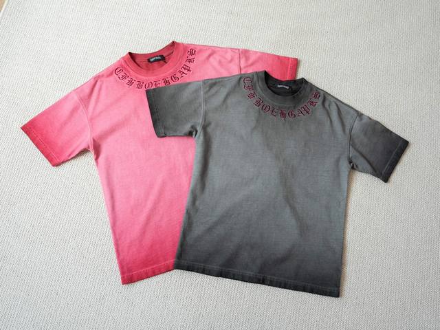 顶级Tee 强势上新 Chrome Hearts S S25 领口梵文刺绣标识圆领短袖T恤 货号：25-59 颜色： 灰色 粉色 尺码： S M L Xl 尺寸
