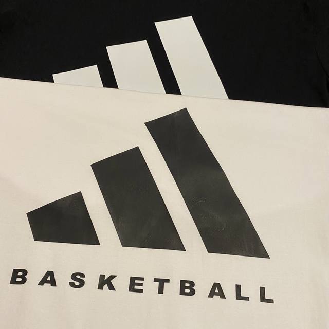 Adidas阿迪达斯男女Basketball运动宽松短袖T恤 官方同步 运动达人必入款式 简约帅气 上身阳光干练 康丽数码直喷技术 随意揉搓不掉落 申洲公司官方
