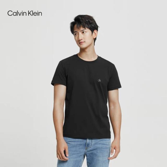 官网Ck夏季新品男士短袖T恤韩版时尚休闲圆领领T潮流男装！！！ 25年情侣 新品T恤！字母立体硅胶印 专柜同步在售超火爆款式新款春夏T恤.竹节丝光棉 日本又称天