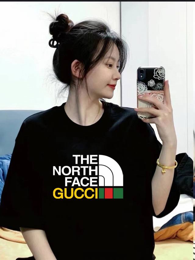 The North Face X Gucci北面联名古驰圆领短袖半袖T恤 面料采用260克纯棉双纱食毛面料 双线二本针压线 久洗不变形 原版定制三标 高端进口印