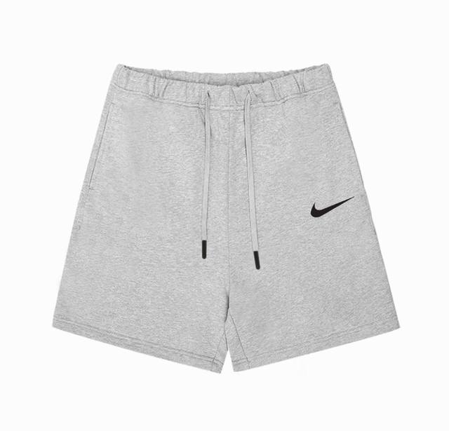 Nike 耐克小钩超百搭经典小标休闲运动短裤 原版面料高版本高品质 网红明星同款 甄选新疆华棉面料 ，舒适柔软透气 ，侧口袋加深设计，储物空间大，外出便捷，手感