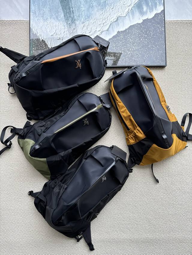 好货来报道啦！大乌家户外徒步登山背包、一定要自留的款！Gw卡纸价2110+ 、是不是好货大家看细节即可！网状+海绵结构的背板，既具有支撑性，同时还很透气，均衡了