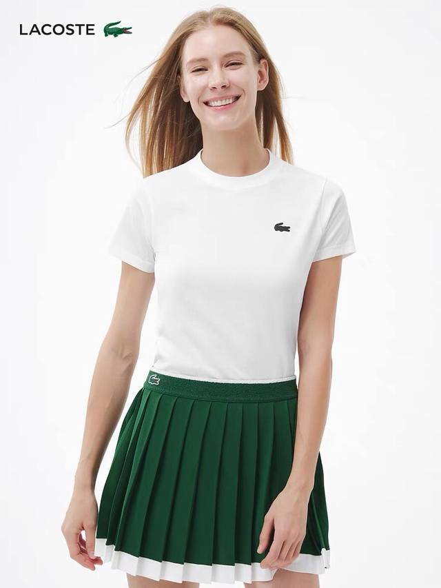 Lacoste 鳄鱼25Ss最新的款式女士短袖。 这件T恤绝了定制式鳄鱼，经过两次洗水达到和原版一致的有软性，颜色也和面料一致！200G珠地面料，质感满满。这种