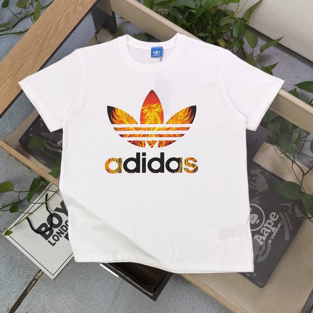 上新 款号：Tx294 2025新款Adidas阿迪达斯三叶草元素碰撞图案Logo印花休闲情侣短袖T恤，轻奢高级，上身效果，绝绝子，采用220克纯棉面料，全套定