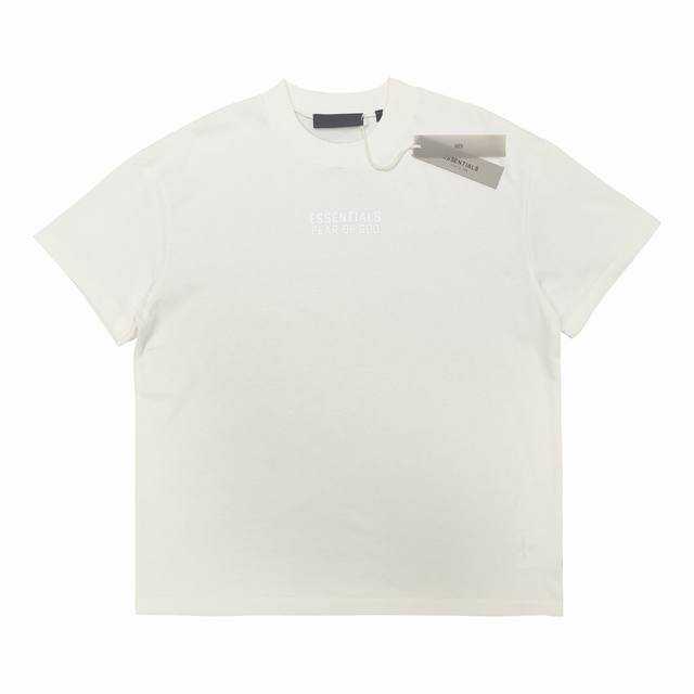 上新 乳白色 顶级版本新款 Fog Essentials 云系列 高品质短袖T恤 作为当下超火的美国高街潮牌，Fog独特的街头哥德风格、没有夸张的设计图案、采用