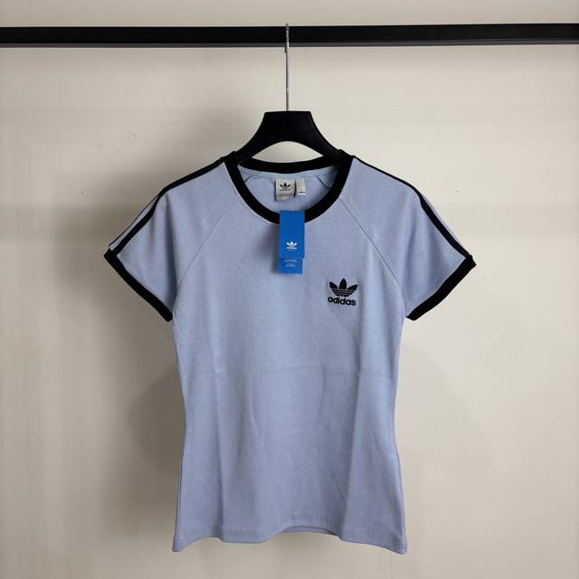 8623# 三叶草女款大爆款 Adidas 阿迪达斯 三叶草 经典款 简约经典绣花Logo 三道杠女款束腰短袖T恤 本款为女款噢 胸弟们定 强力推荐 店主自留款