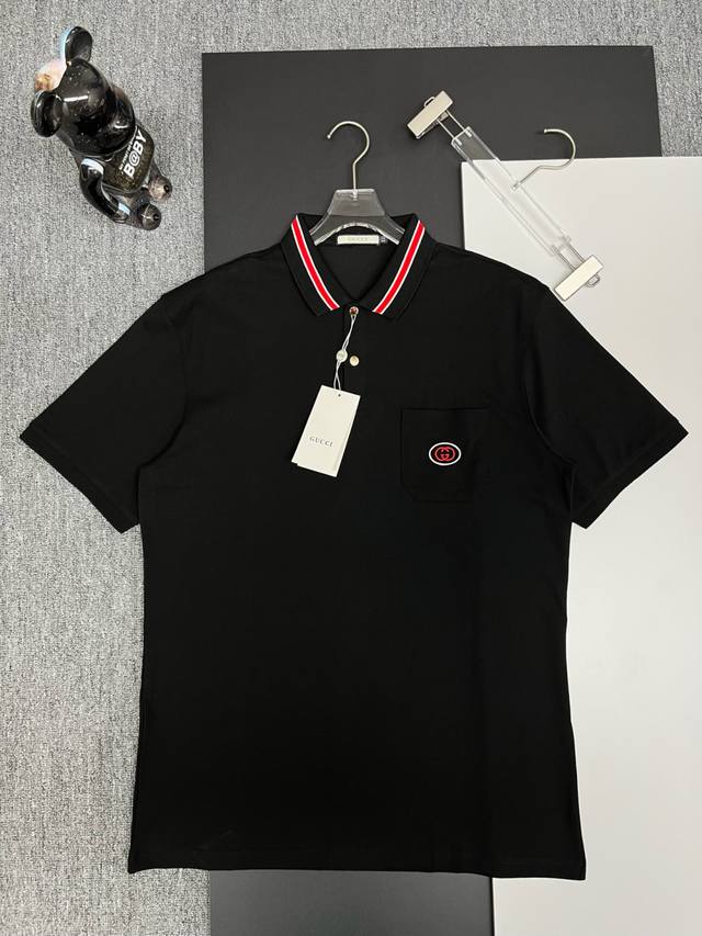GuccⅠ 古驰 口袋刺绣新款polo衫 原版面料 原版订制辅料 官方同款 采用210克丝光珠地棉，定制 同缸染面料 手感非常舒服爽滑 版型挺阔有型 一线品牌代